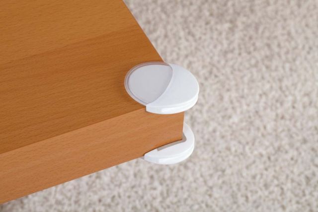 Set 4 protectii pentru colturi Reer