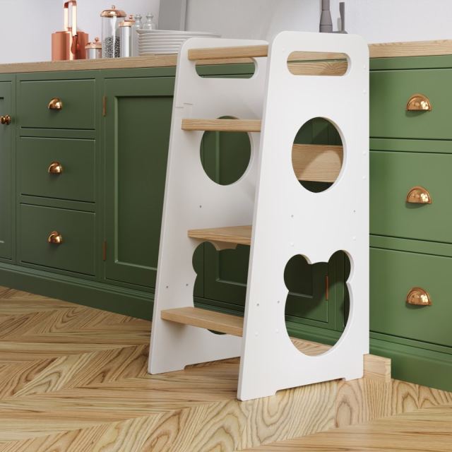 Turn de invatare din lemn pentru copii, Teddy WhitePine, design montessori, robust, margini rotunjite, cu platforma si trepte reglabile, dimensiune 90 x 44 x 39.5 cm