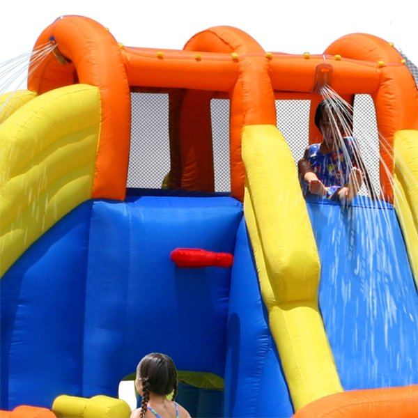 Saltea gonflabila mini Water Park cu spatiu de catarat, trei tobogane, cos de baschet si tunel