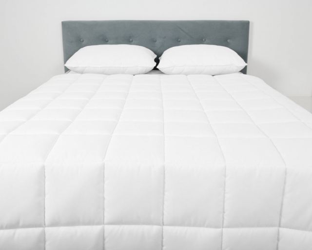 Pilota pentru vara Somnart HypoAllergenicMed din microfibra 180 x 200 cm, 200 g