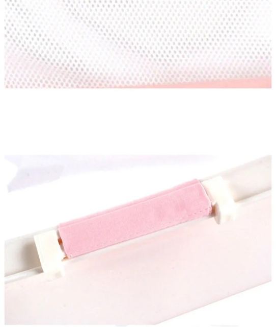 Hamac cadita Little Mom Cute Bear Pink forma ergonomica, material moale, cu sistem prindere facil, dimensiuni 58 x 68 cm