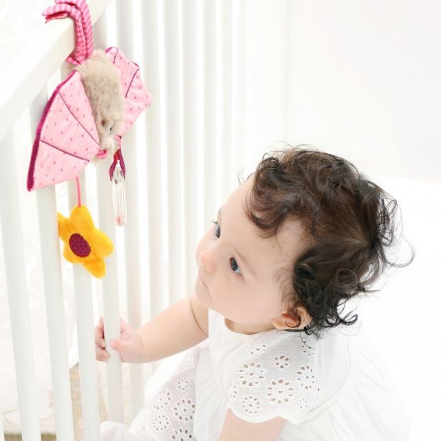 Jucarie suspendabila Liliac roz Sigikid
