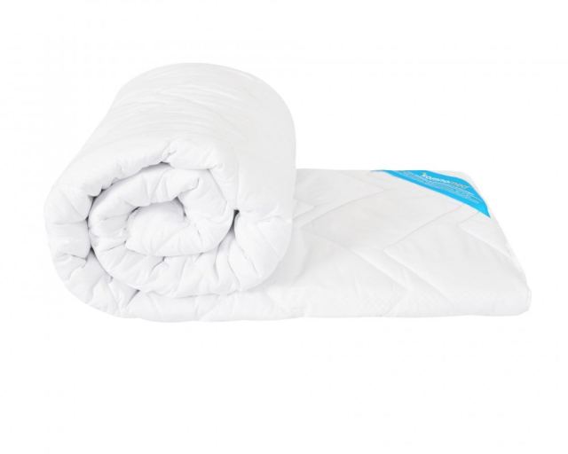Pilota antiacarieni Somnomed, din microfibra alba, cu umplutura de primavaratoamna 200 gsm, 120x200 cm